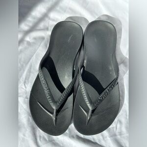 Archie’s Arch Support Flip Flops, Black, Unisex